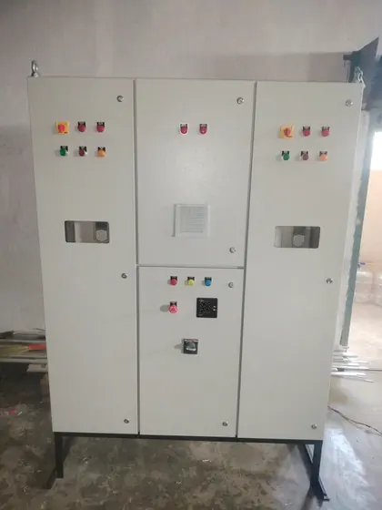 Three door panel with cubicle layout in the workshop
